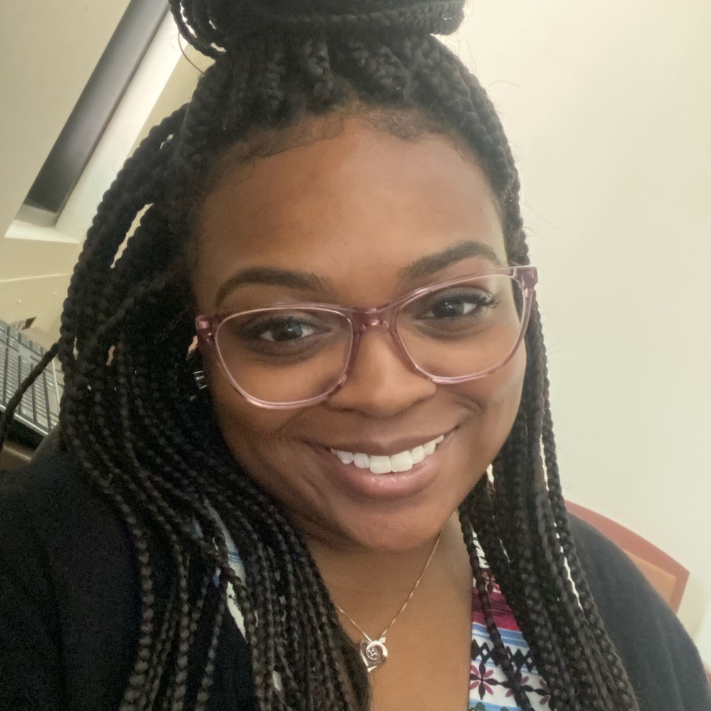 Meet your Posher, Alexis